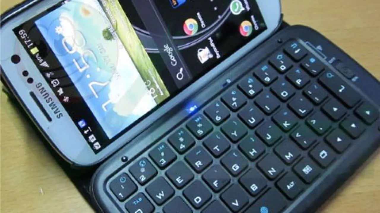cellulare android con tastiera qwerty fisica